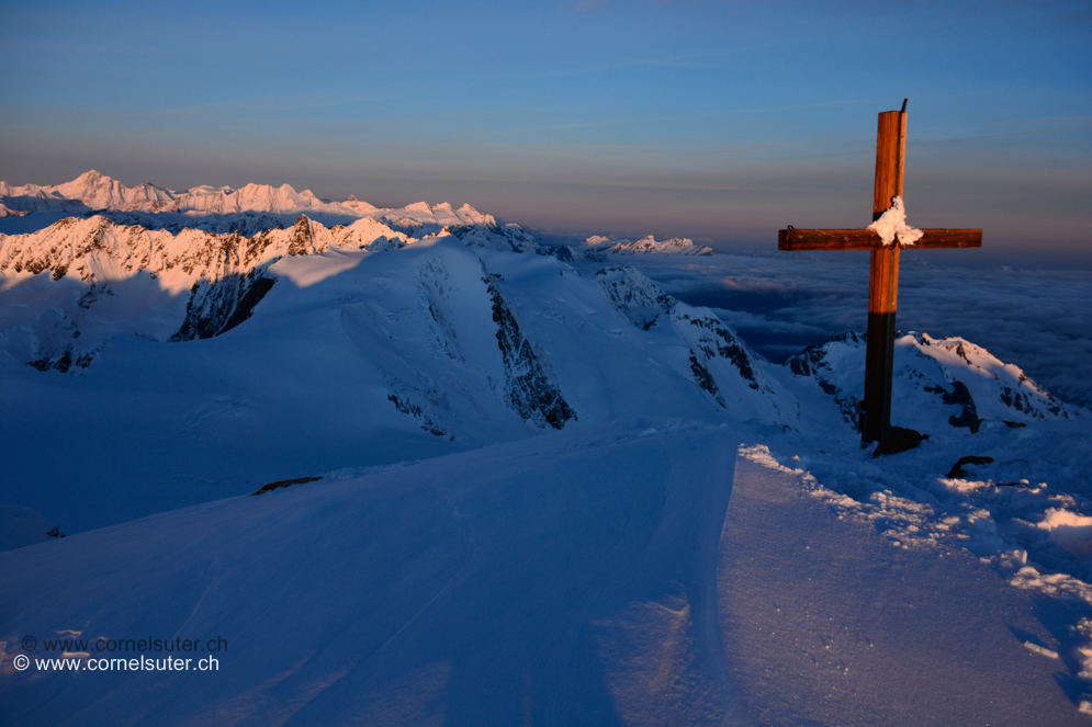 Gipfelkreuz auf dem Sustenhorn 3503m.