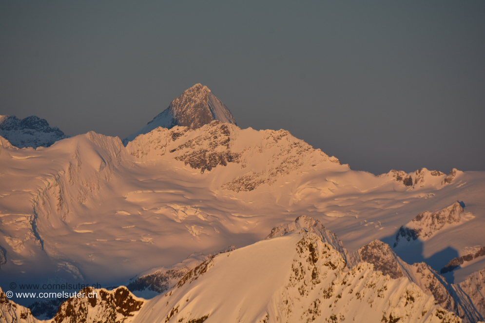Ganz hinten der Eiger 3970m.