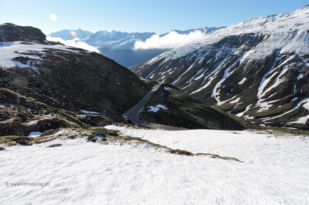 Der Schnee reichte noch bis zur Furkapassstrasse.