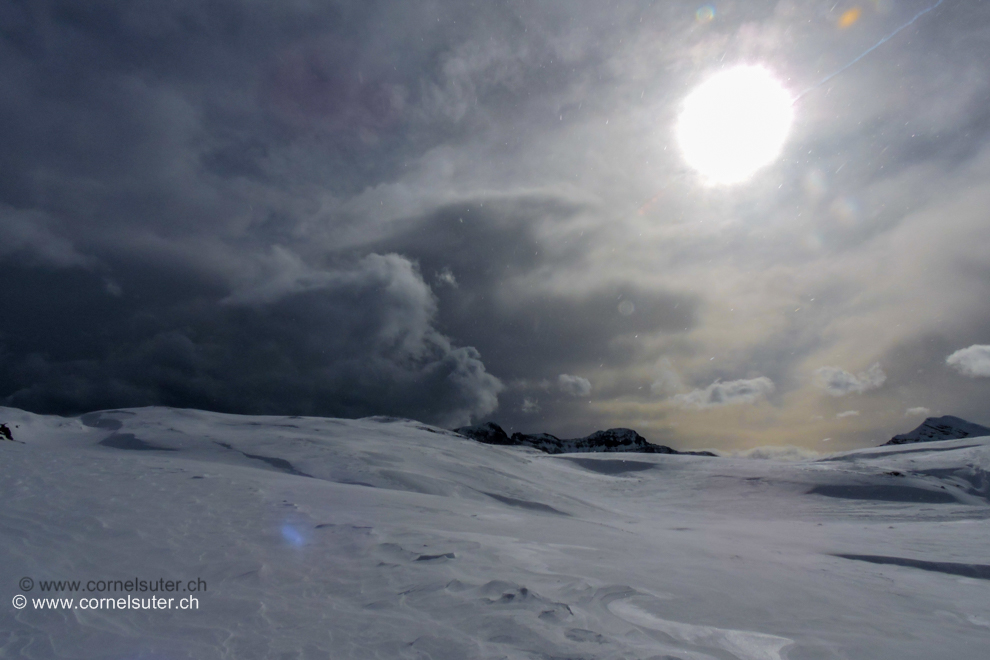 Mystisch und Geheimnisvoll war es heute auf dem Dach vom Hölloch auf der Twäränä (Silberen) 2319m.