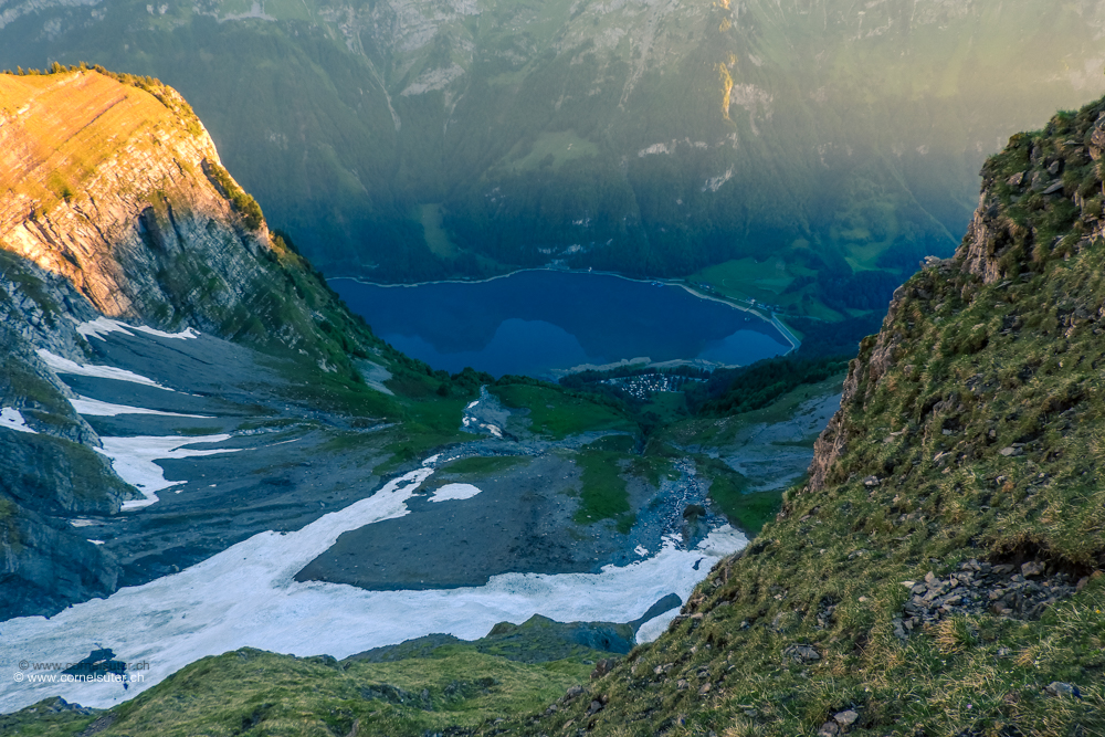 Tiefblick zum Klöntalersee.