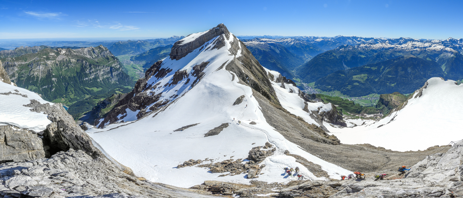 Sicht zurück zum Schwander Grat und Vrenelisgärtli 2905m.