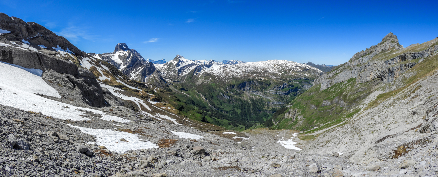 Einige Meter unterhalb des Glärnischfirn, links oben der Bös Fulen 2801m.