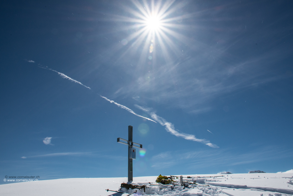 Gipfelkreuz auf dem Läckistock 2485m, 11 Uhr.
