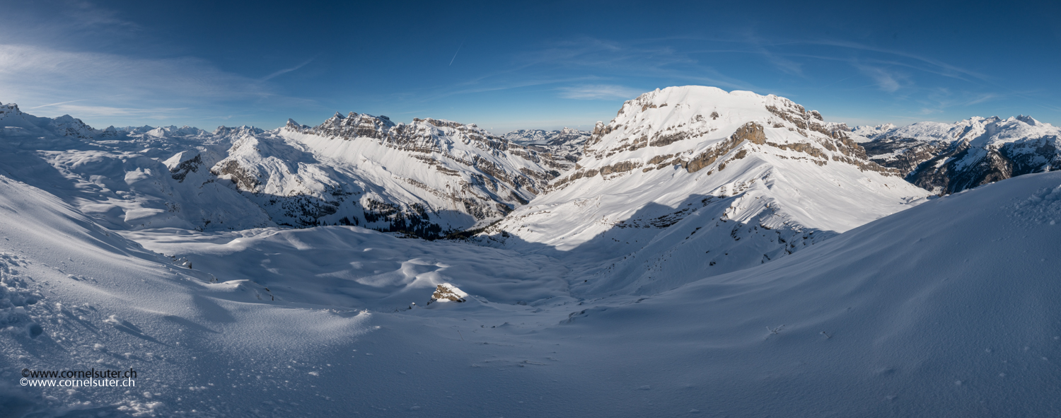 Pano Sicht zum Wängi, Kienzig, Chaiserstock, Lipplis, Wasserberg usw...