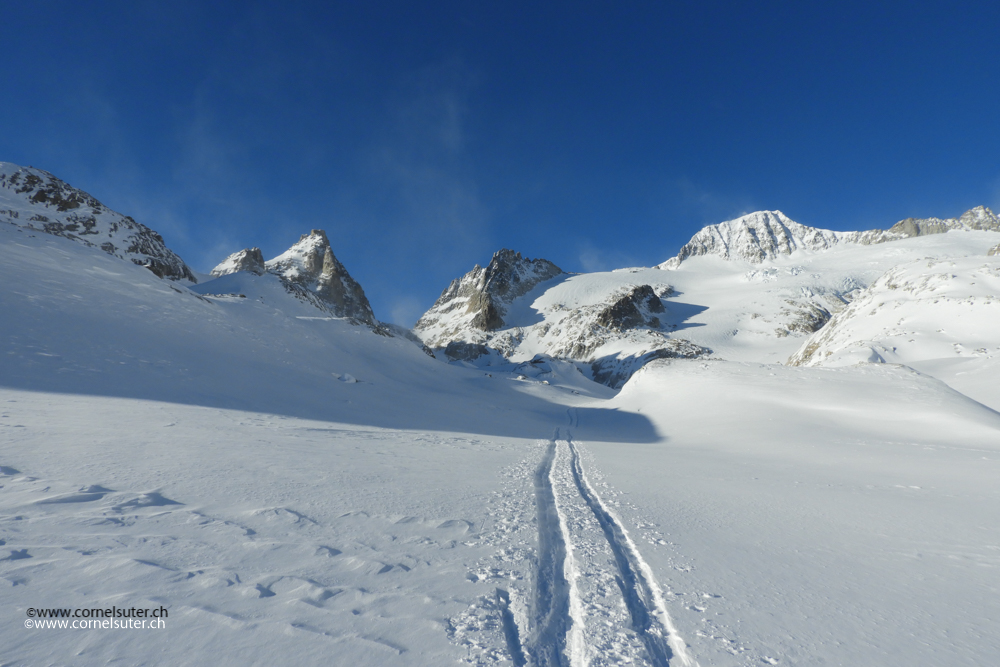 Rechts oben der Galenstock 3586m.