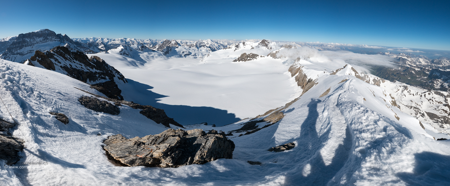 Tödi 3614m bis rechts zum Schächental...