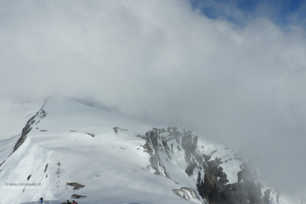 Plötzlich zogen diese Wolken auf, Blindflug bis kurz unterhalb vom Iswändli...