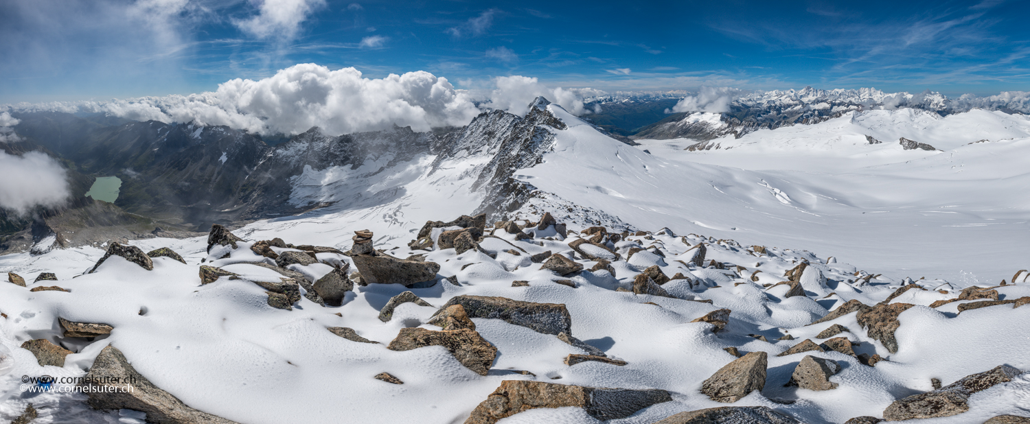 Links Göscheneralpsee, rechts der Rhonegletscher....