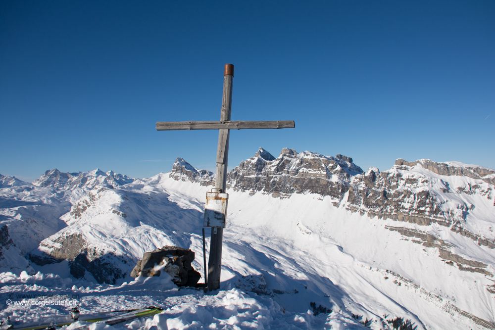 Das Gipfelkreuz auf dem Firsthöreli 2128m.