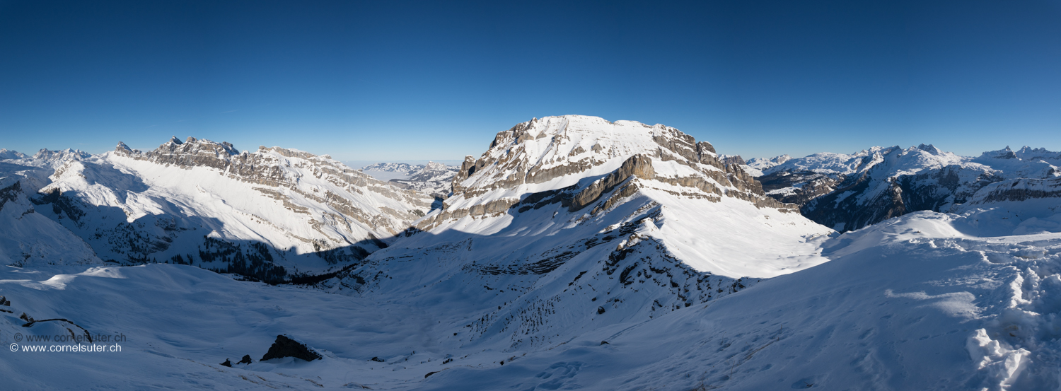 Pano Aussicht auf dem Firsthöreli 2128m.