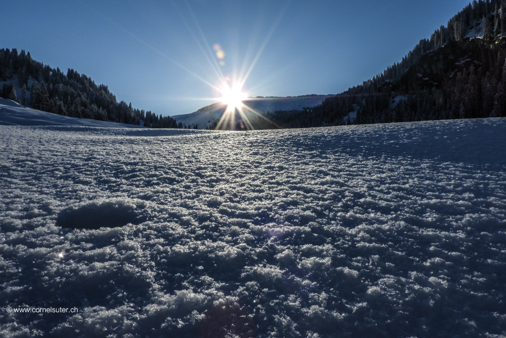 Beim Bärgäbodä die Sonne über der Twäränä