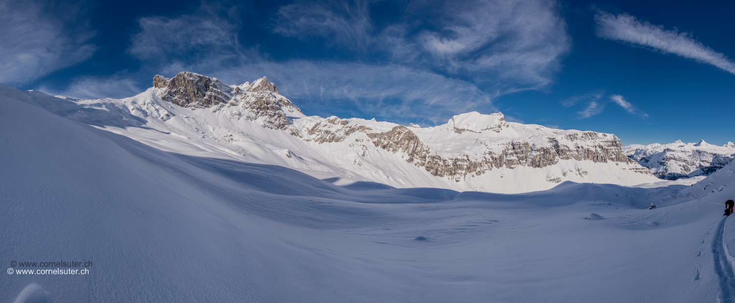 Wir spuren die Route, jetzt Sicht zur Ruosalpler Chulm links oben.