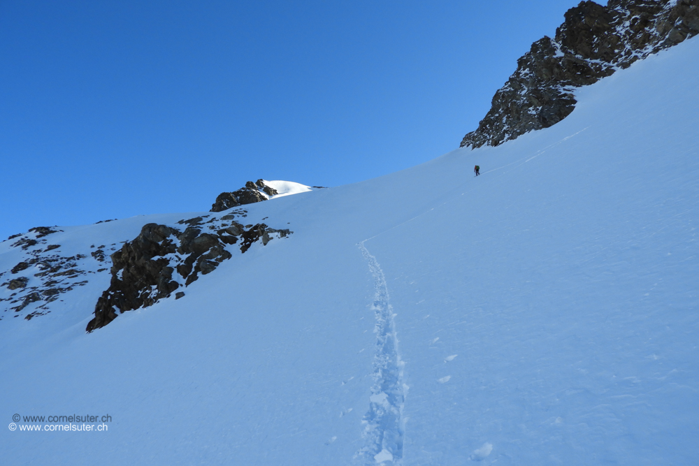 Das Gross Griessenhorn links in der Sonne.