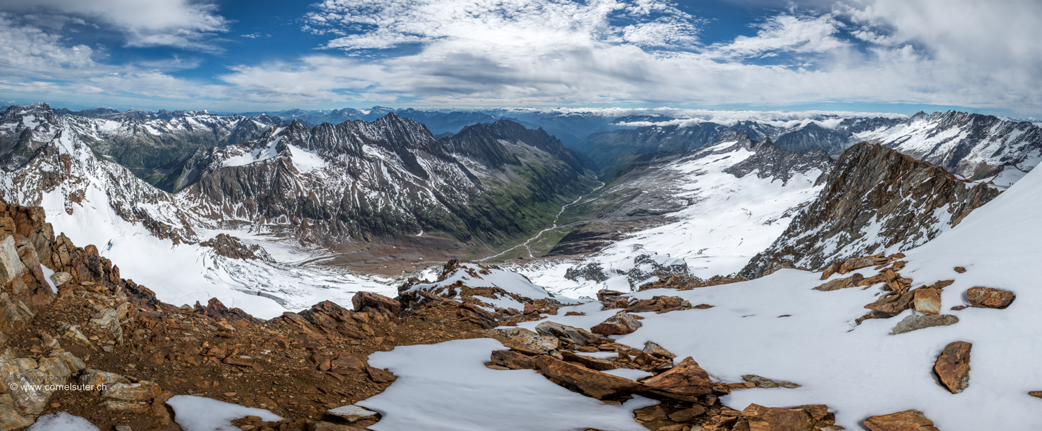 Pano Sustenhorn 3503m mit Sicht zum Voralptal..
