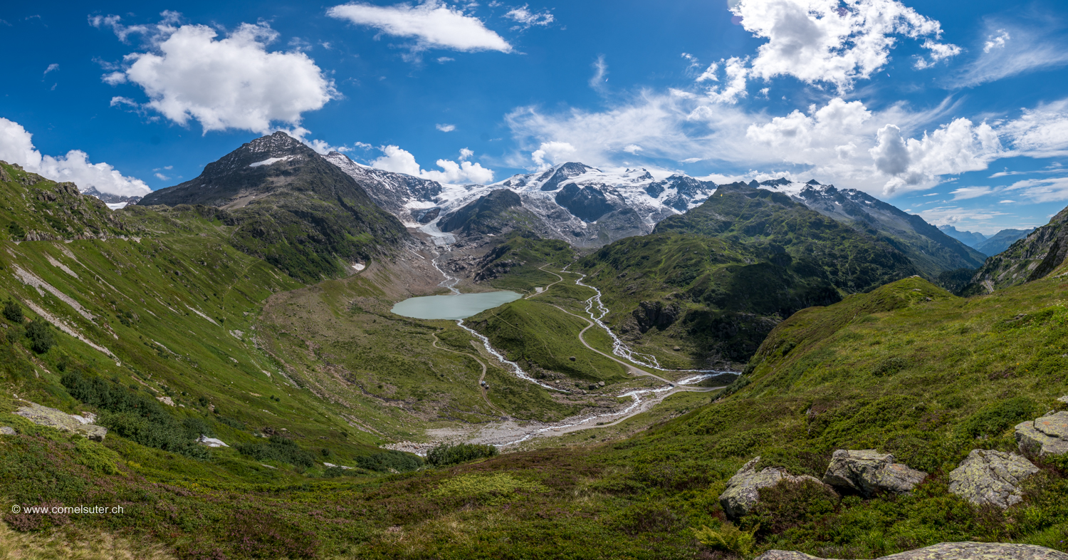 Von der Sustenpassstrasse übersicht zum Sustenspitz, Sustenhorn, Gwächtenhorn, Tierberge usw. Das Bild besteht aus mehreren Hochkantbildern....