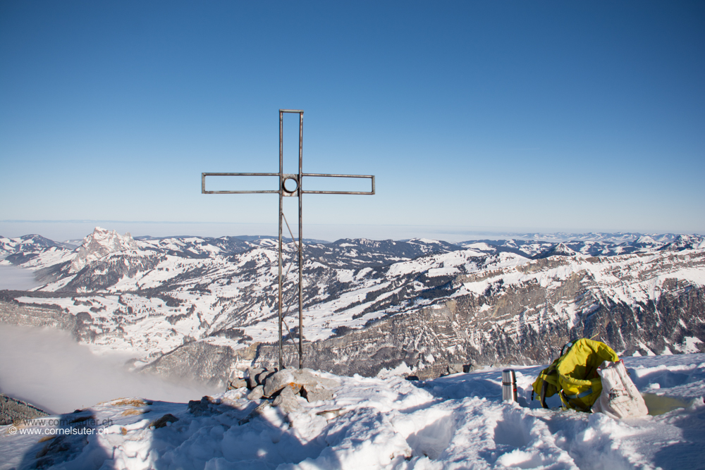 Gipfelkreuz auf dem Wiss Nollen 2156m.