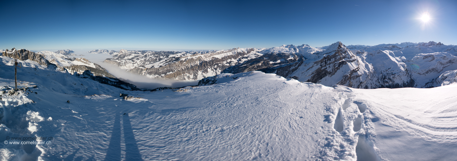 Noch ein Pano, links der Gross Achslenstock 2175m bis rechts Schächentaler Windgällen.... usw...