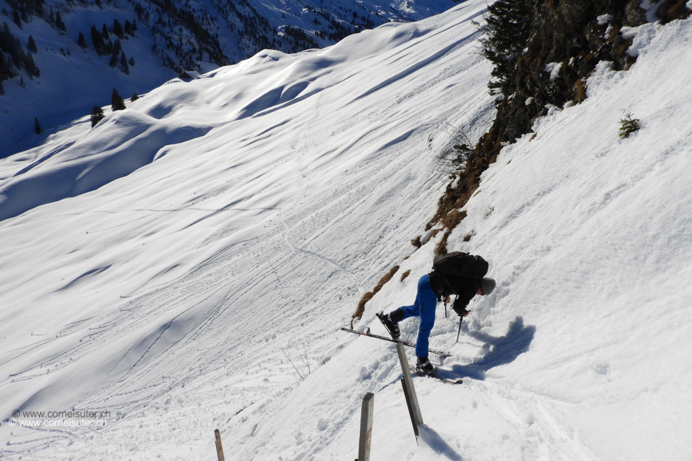 Spitzkehren hinauf zum Wannentritt, alles mit Schi gemacht.