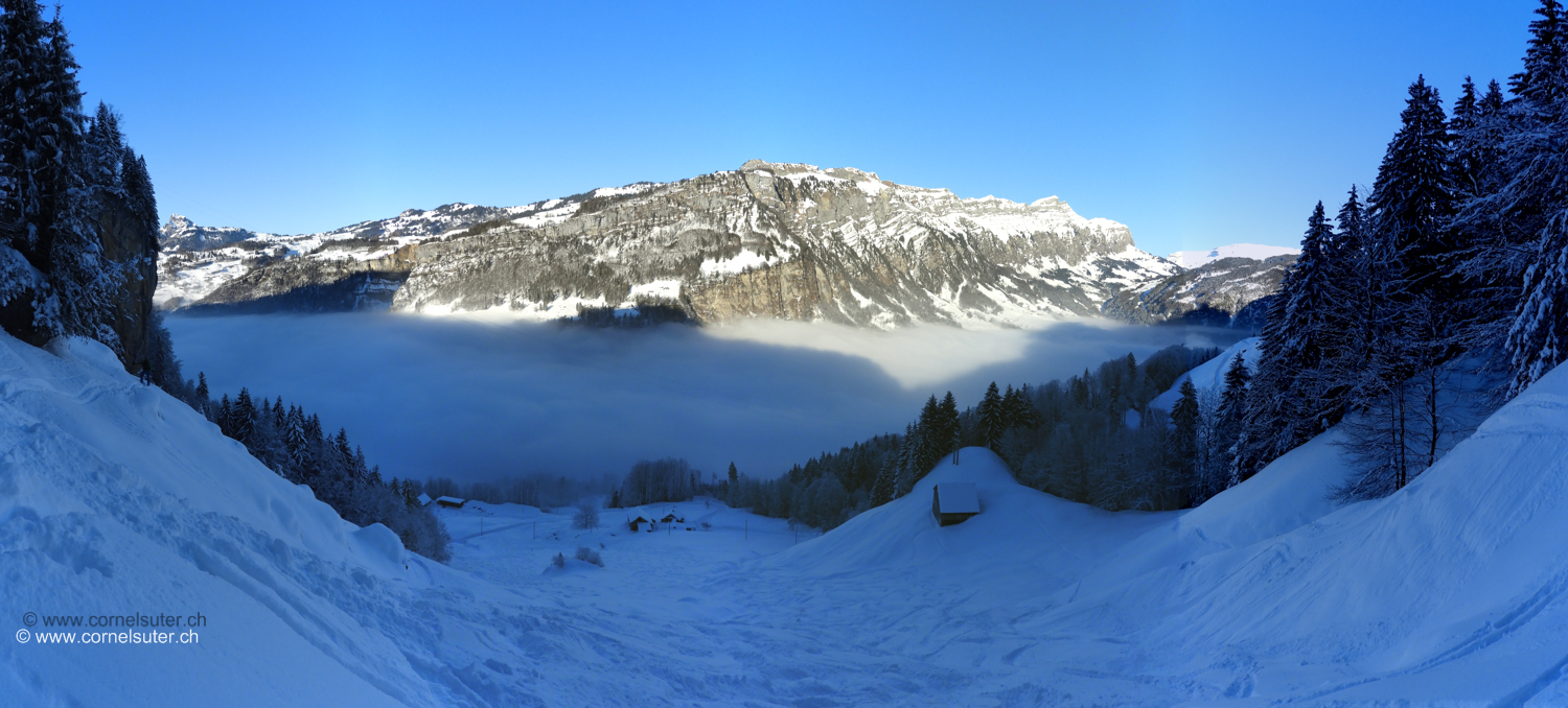 Und bereits Abfahrt bei der Flüelen..... und das Muotathal unter dem Nebel....