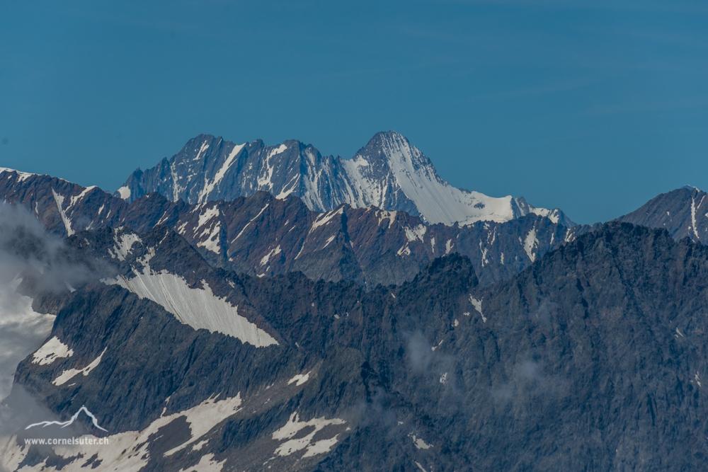 Lauteraarhorn 4042m und Schreckhorn 4078m.