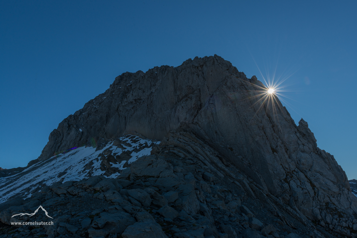 Bereits abgestiegen, die Sonne streift den Höch Turm.