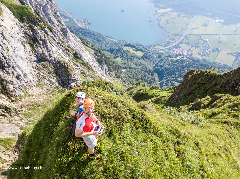 Kurze Pause mit Sicht hinunter zum Urnersee.