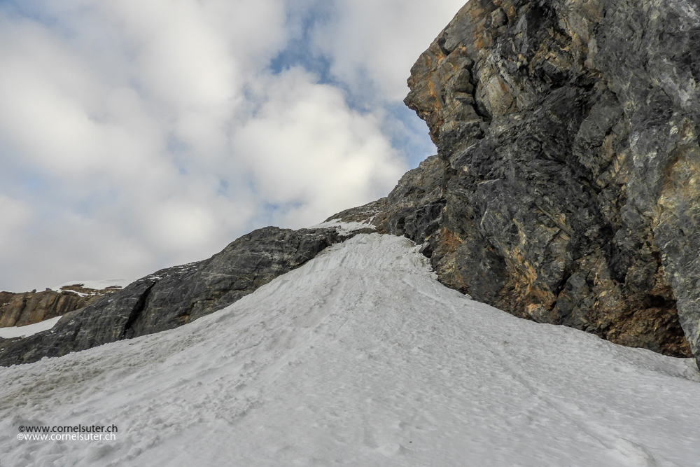 Skidepot am Chammliberg, nun zu Fuss weiter.