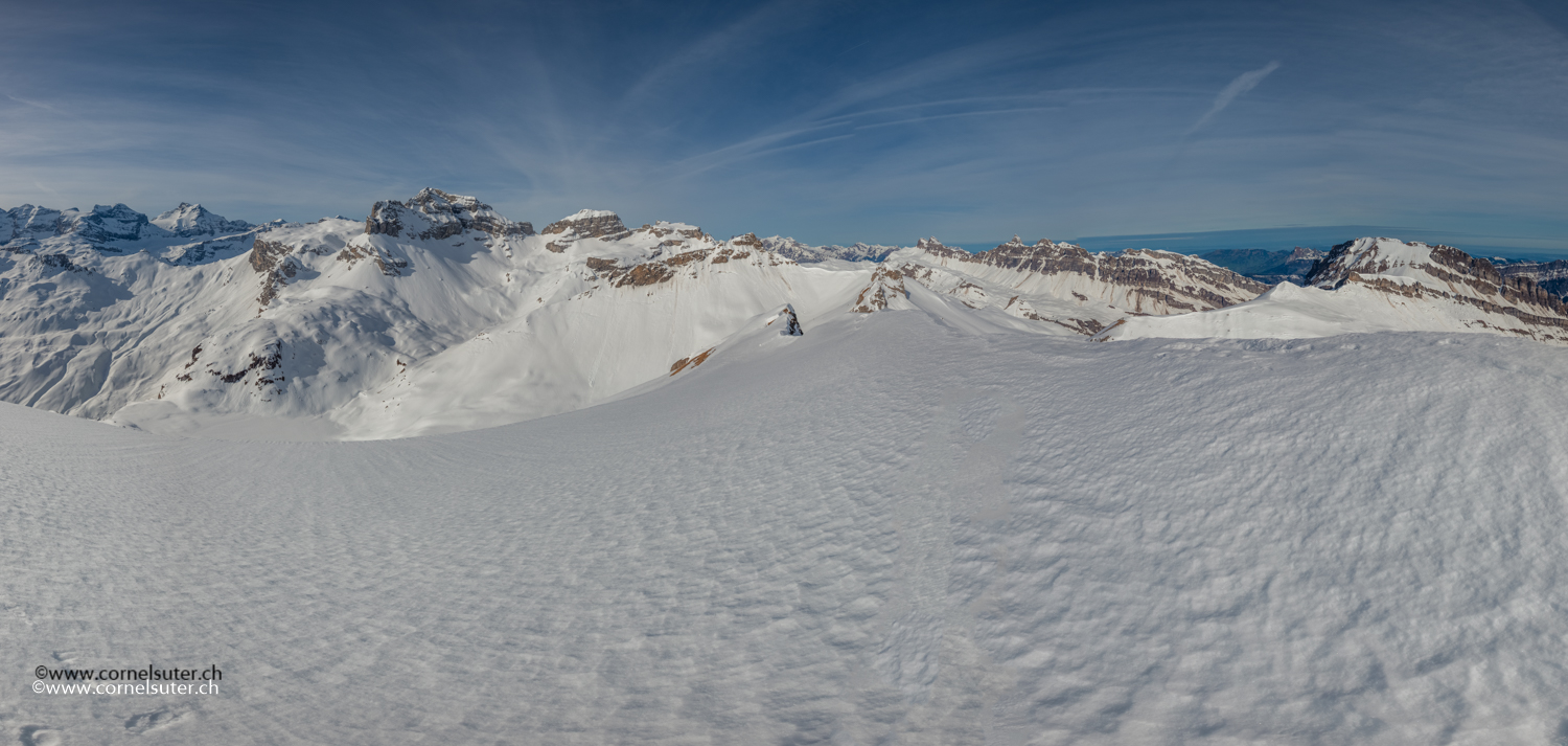 Pano links der Clariden bis nach rechts zum Wasserberg.