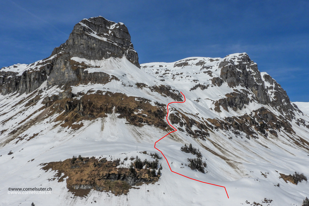 Beim Schattgaden (Gross Gade) in der Ruosalp mit Sicht zur Aufstiegsroute