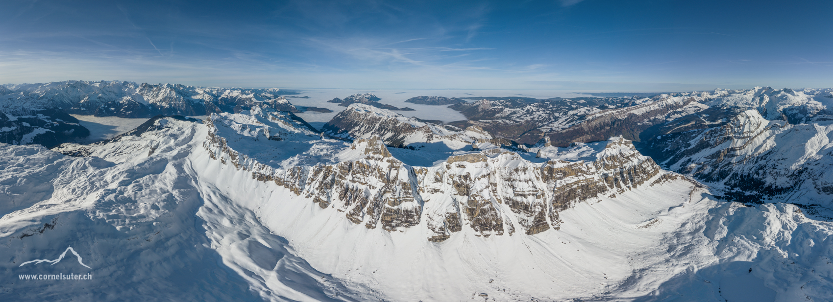 Imposantes Flugpano, links der Kienzigpass bis nach rechts zum Wasserberg usw...