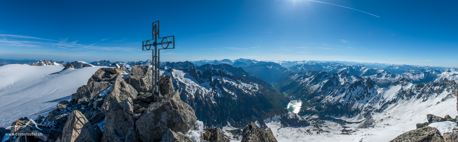 Aussicht auf dem Dammastock 3630m.
