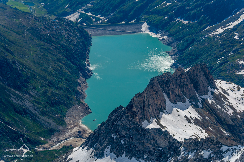 Wieder der Göscheneralpsee, gut zu erkennen die beiden Einläufe der Voralpreuss und Furkareuss