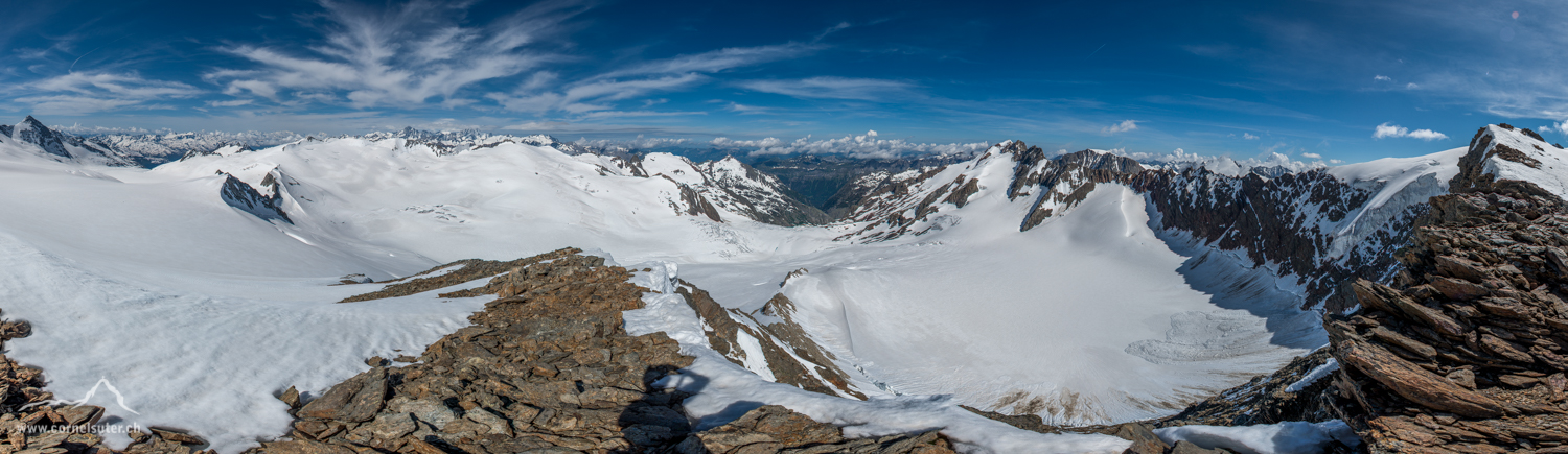 Pano Sicht auf dem Wysse Nollen in das Triftgebiet.