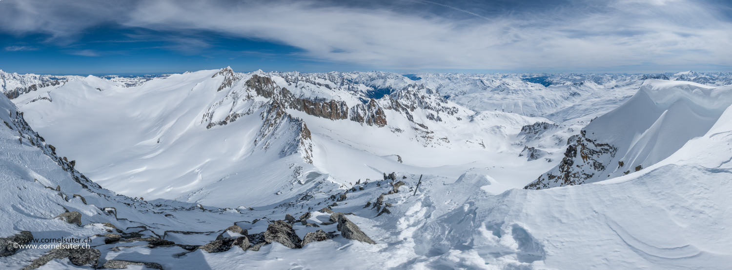 Pano Sicht links der Rhonegletscher, rechts der Tiefengletscher.