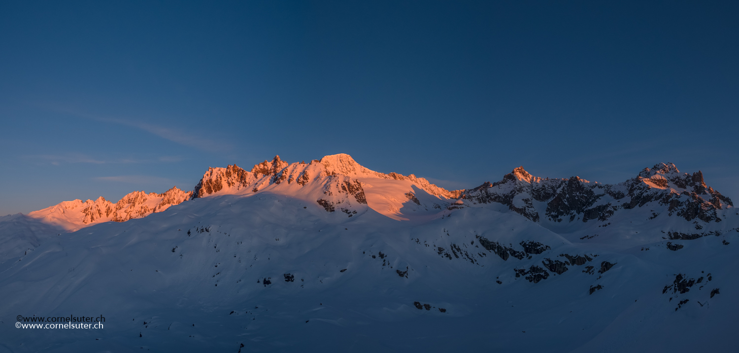 Herrliches Morgenrot am Galenstock und in der Furkaregion