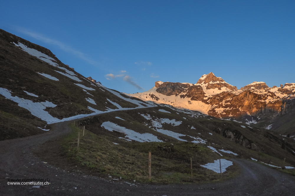 Am Start in der Ruosalp, Ski ca 15min tragen