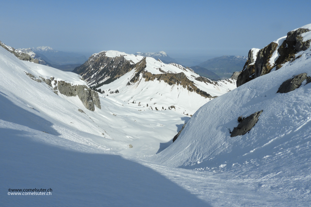 Bereits wieder in den Ski, Abfahrt via Tisch zum Alpeli.