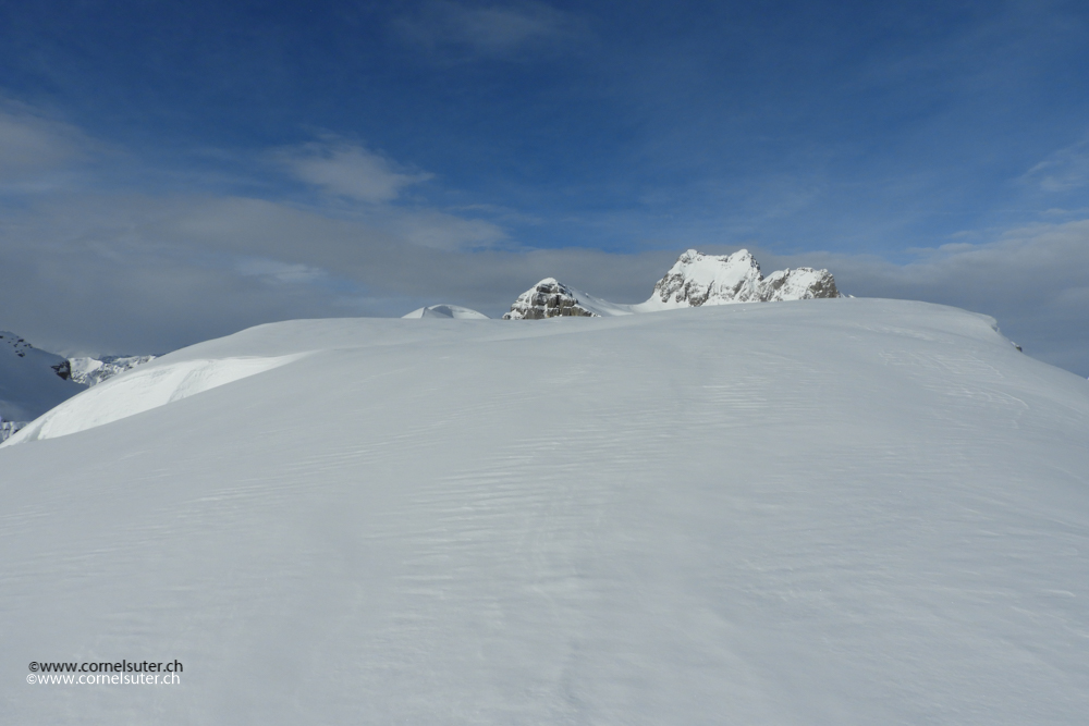 Es geht weiter bis ganz nach hinten zum höchsten Punkt 2290m.