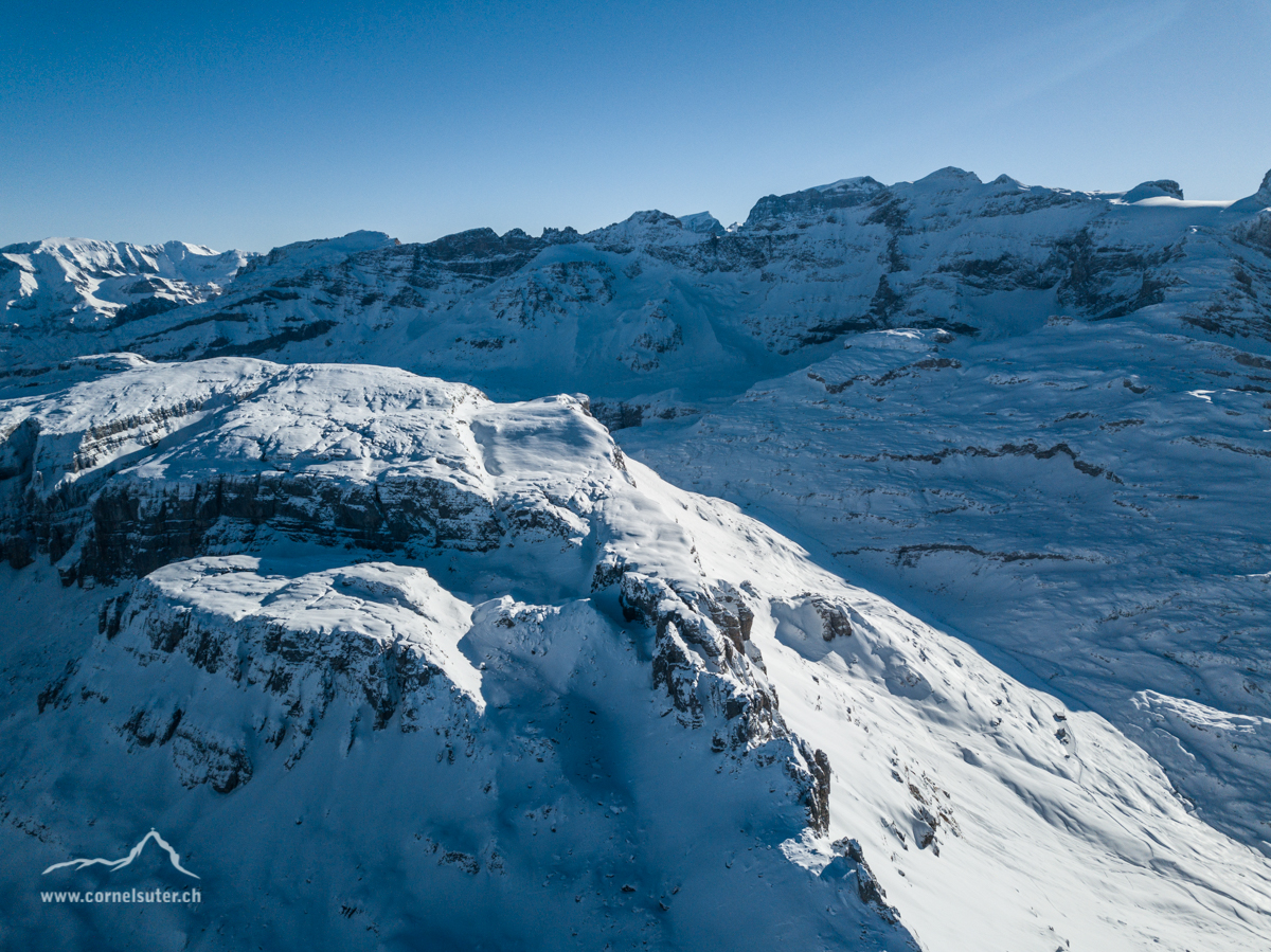 Chli Glatten, Glatten, rechts unter der Klausenpass, darüber der Clariden 3267m, Tödi 3614m usw....