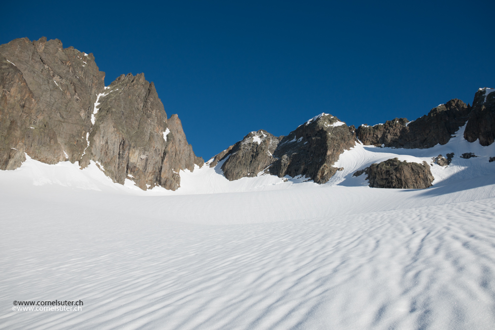 Ca mitte Bild gehts im breiten Couloir hinauf.