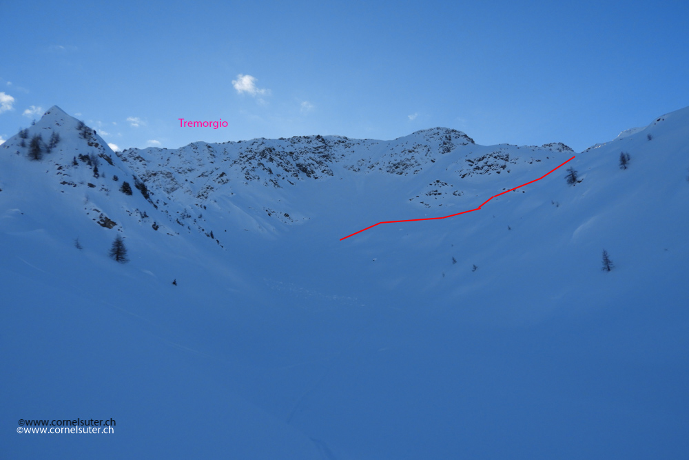 Oberhalb Stabbiello, oben der Tremorgio, ca der weitere Routenverlauf.
