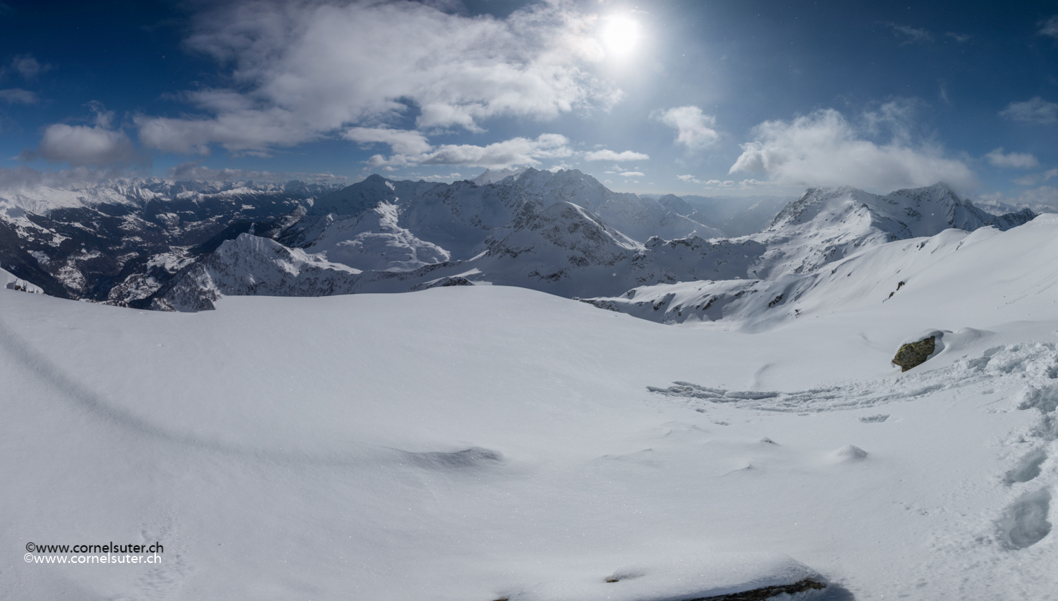 Panobild auf dem Tremorgio 2669m.