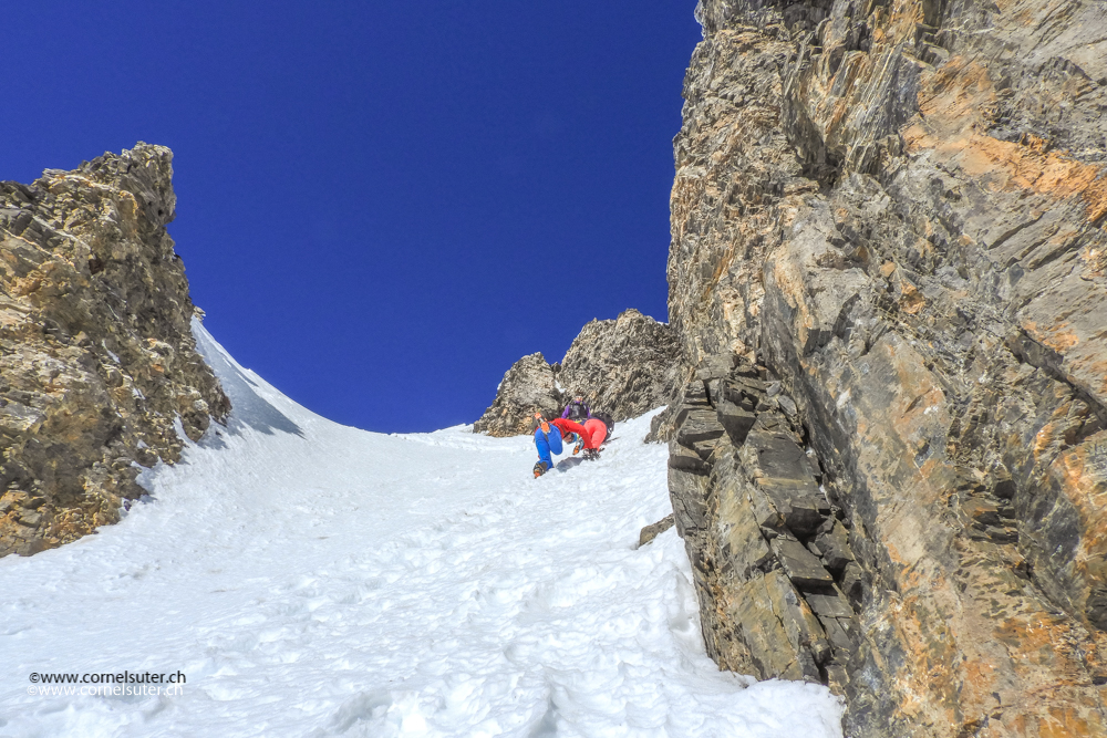 Abstieg im Couloir.