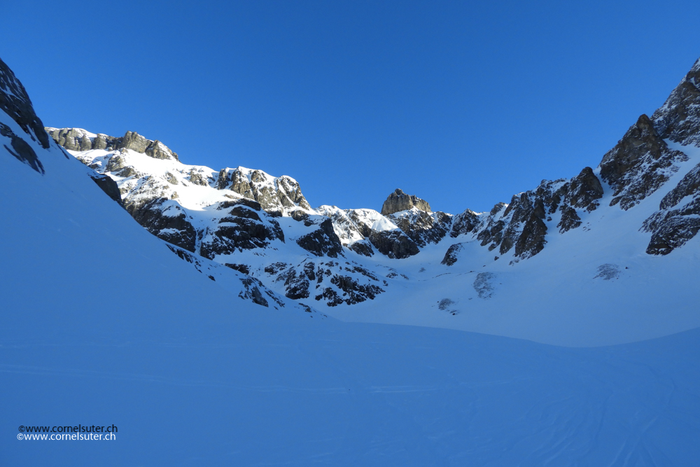 Das strengste und anspruchsvollstes haben wir bereits hinter uns, oben der Zwächten 3079m.