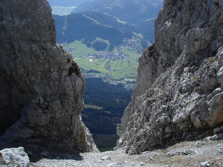 Unten ber diese kleine Schlucht kamen wir hoch, dann ist der schwierigste Teil vollbracht.