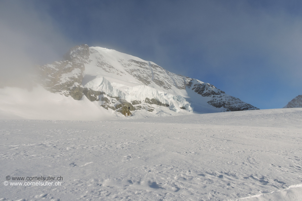 Der Mönch 4107m, Aufstieg/Abstieg von rechts über den Grat.