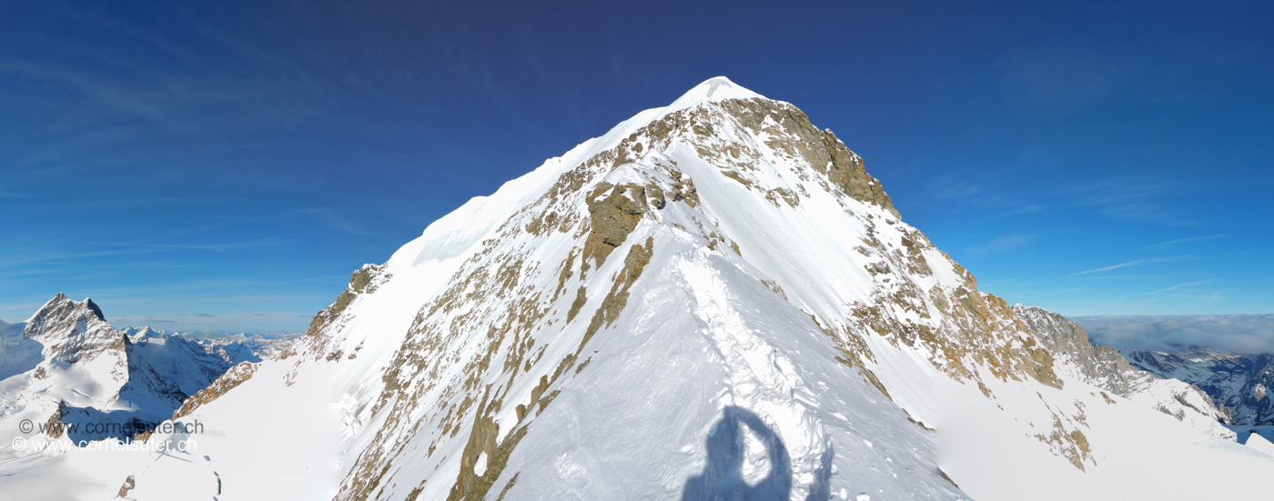 Pano, weiter Oberhalb des Regenmesser, Sicht zum Vorgipfel.