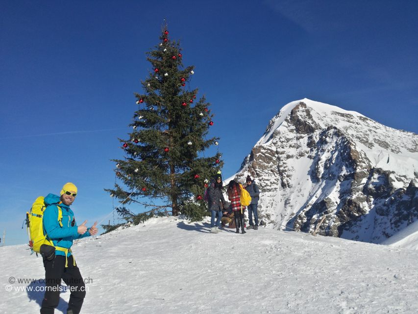 Frohe Weihnachten Euch allen Liebe Besucher und Besucherinnen von meiner Homepage. Bild auf dem Jungfraujoch 3466m.