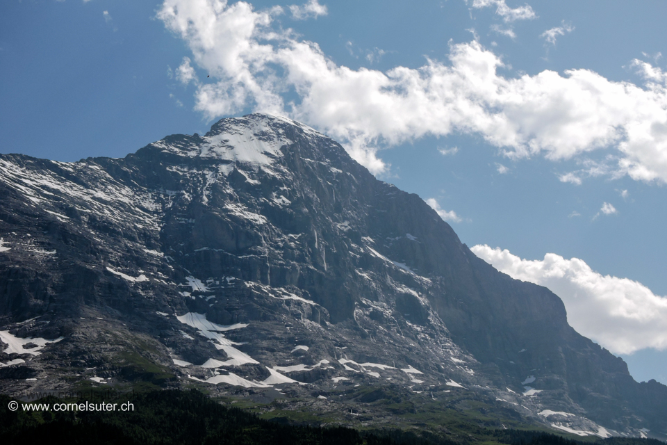 Zurück in Grindelwald Grund, Sicht zur Eigernordwand, überall fliesst Wasser.